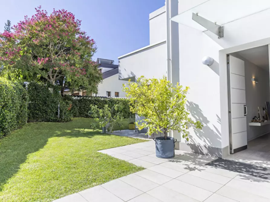 Immagine 41 di Villa in vendita  in Via Nedda Falzolgher a Trento