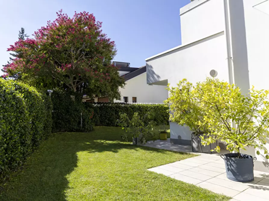 Immagine 42 di Villa in vendita  in Via Nedda Falzolgher a Trento