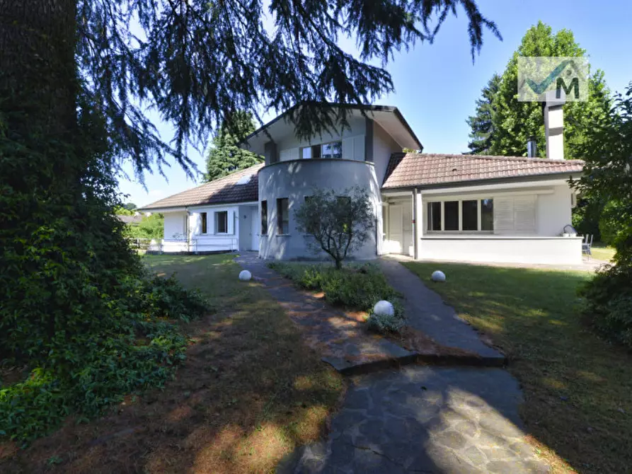 Immagine 1 di Villa in vendita  in VIA DELLA CHIOCCIOLA 49 a Carimate