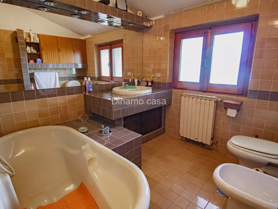 Immagine 10 di Casa indipendente in vendita  a Prato