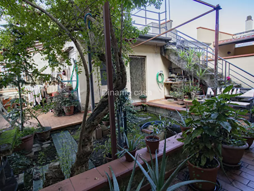 Immagine 24 di Casa indipendente in vendita  a Prato