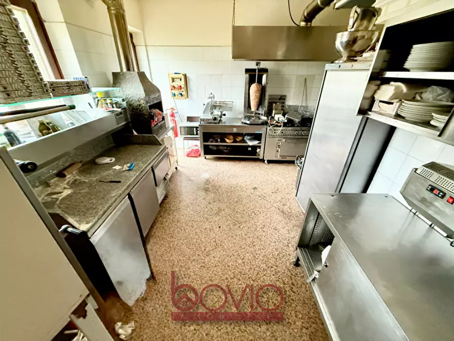 Immagine 36 di Attività commerciale in vendita  in Via Martiri della Libertà 104 a San Mauro Torinese