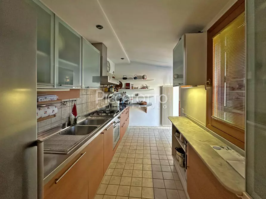 Immagine 5 di Appartamento in vendita  in via Leonardo da Vinci a Asolo