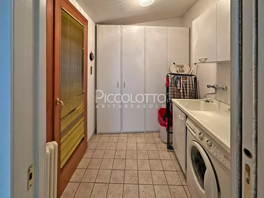 Immagine 12 di Appartamento in vendita  in via Leonardo da Vinci a Asolo