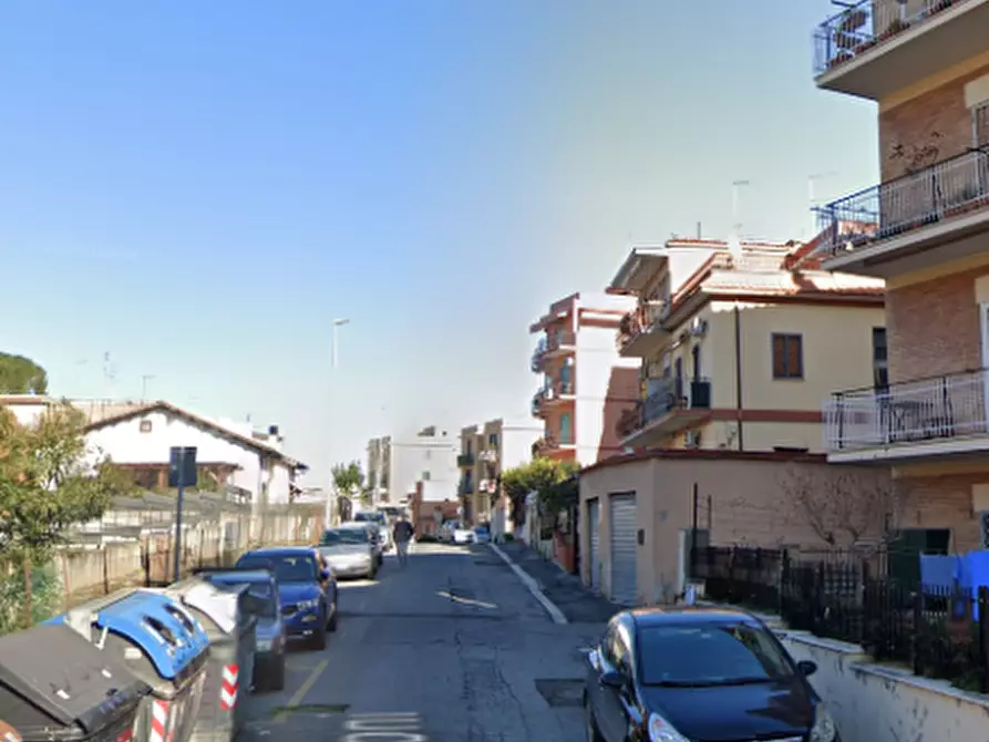 Immagine 6 di Appartamento in vendita  in Via dei Limoni a Roma