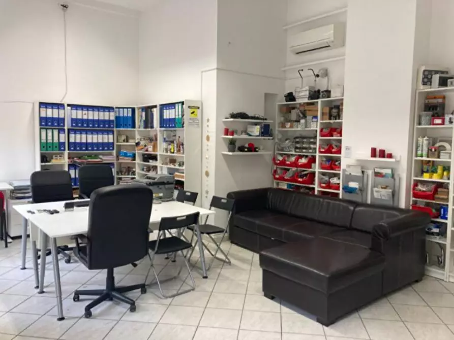 Immagine 1 di Negozio in vendita  in Corso Regina Margherita 183/B a Torino