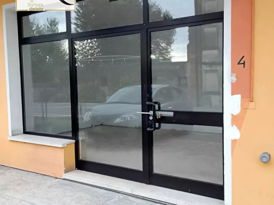 Immagine 2 di Attività commerciale in affitto  a Villa Bartolomea