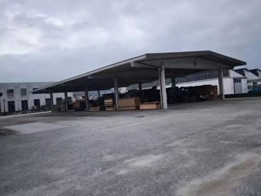 Immagine 2 di Capannone industriale in vendita  in Viale del Lavoro, 60 a Alpago
