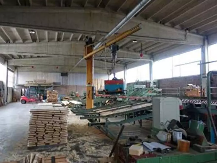 Immagine 3 di Capannone industriale in vendita  in Viale del Lavoro, 60 a Alpago