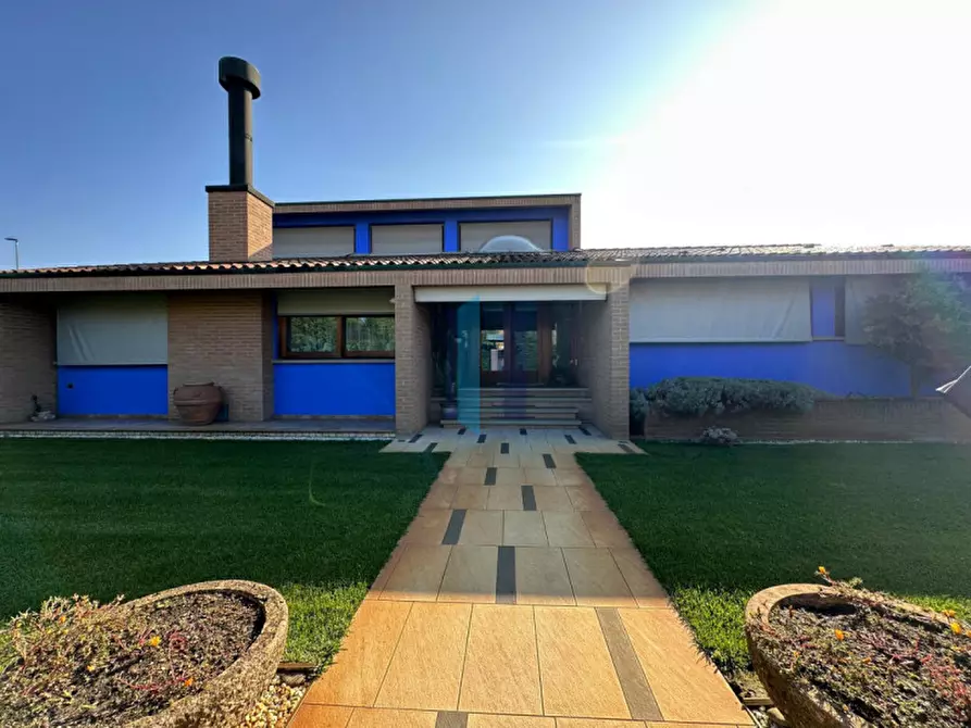 Immagine 1 di Villa in vendita  in VIA PUGLIA a Leno