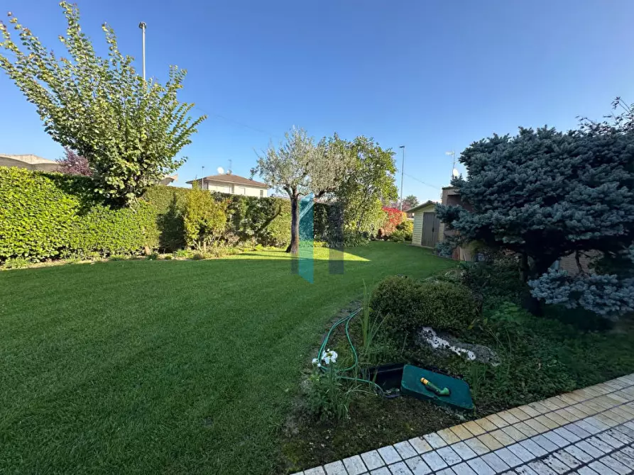 Immagine 4 di Villa in vendita  in VIA PUGLIA a Leno