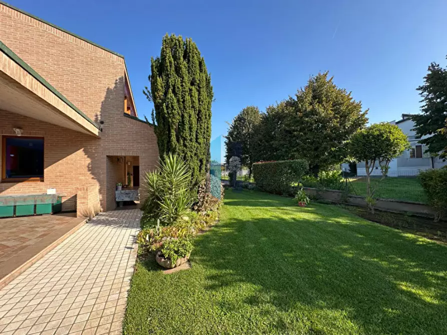 Immagine 11 di Villa in vendita  in VIA PUGLIA a Leno