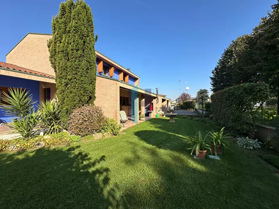 Immagine 12 di Villa in vendita  in VIA PUGLIA a Leno