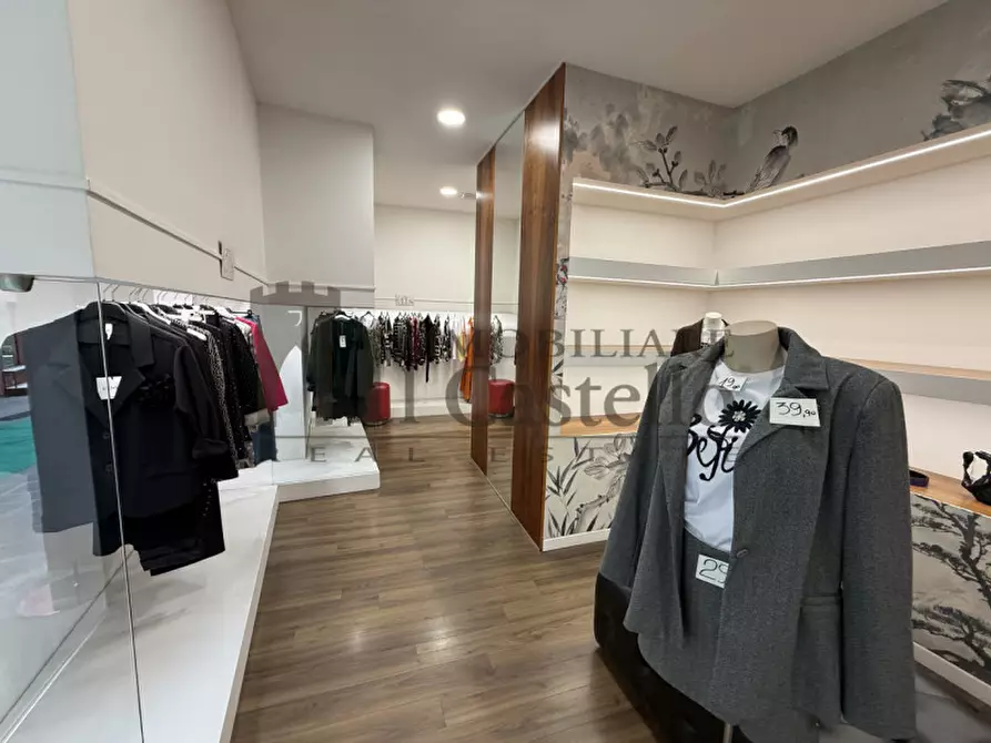 Immagine 1 di Negozio in vendita  in Via del Forte a Castiglione Del Lago