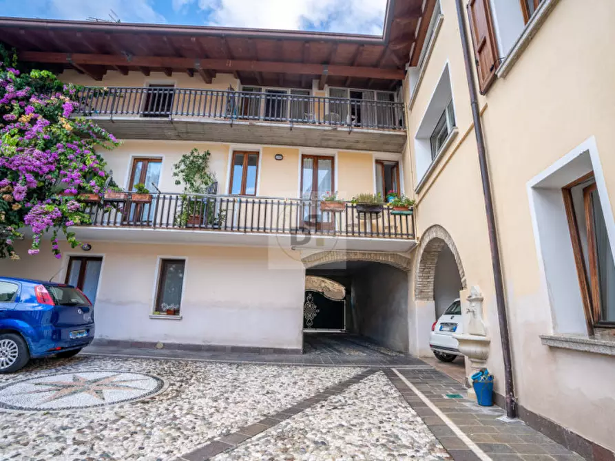 Immagine 1 di Appartamento in vendita  in vicolo del pozzo a Manerba Del Garda