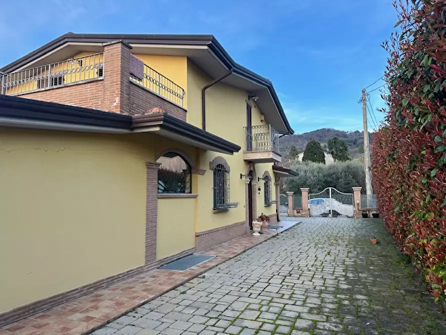 Immagine 4 di Villa in vendita  in Strada provinciale di Fratticiola Selvatica a Perugia