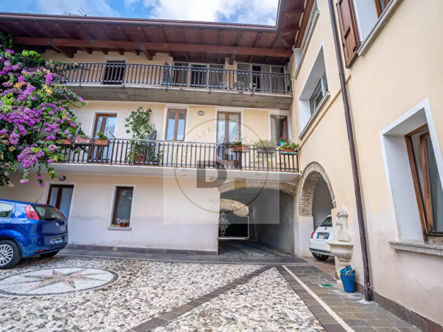 Immagine 3 di Casa bifamiliare in vendita  in Vicolo del Pozzo a Manerba Del Garda