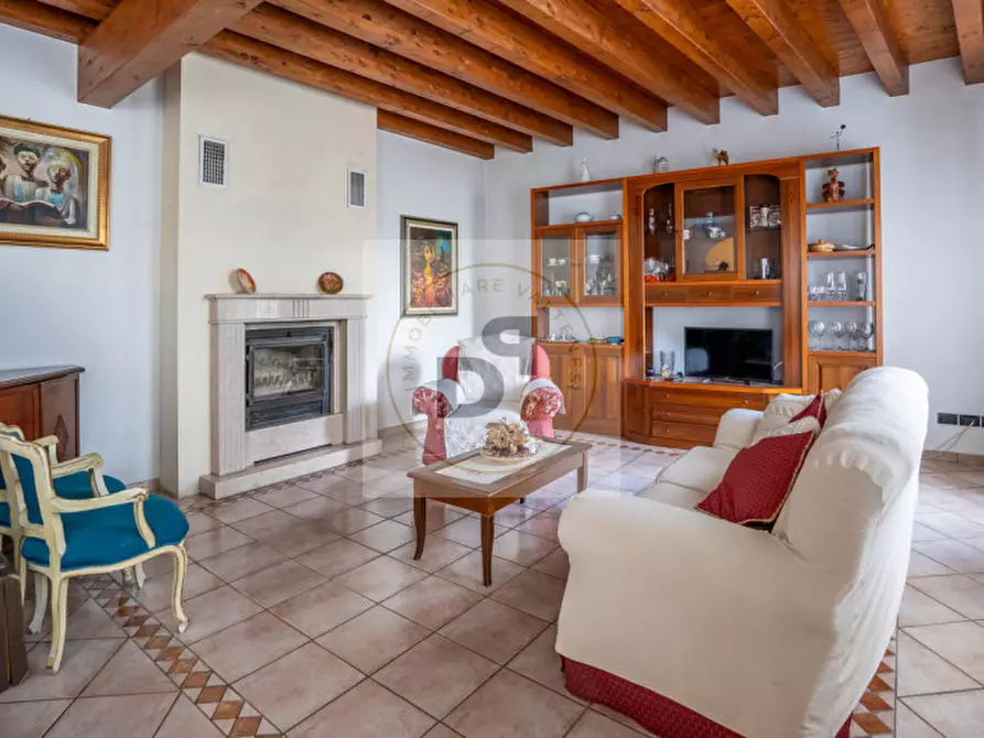 Immagine 4 di Casa bifamiliare in vendita  in Vicolo del Pozzo a Manerba Del Garda