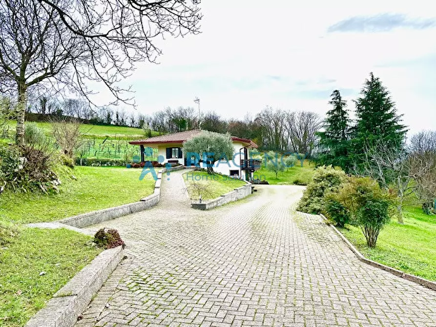 Immagine 1 di Casa indipendente in vendita  a Castelgomberto