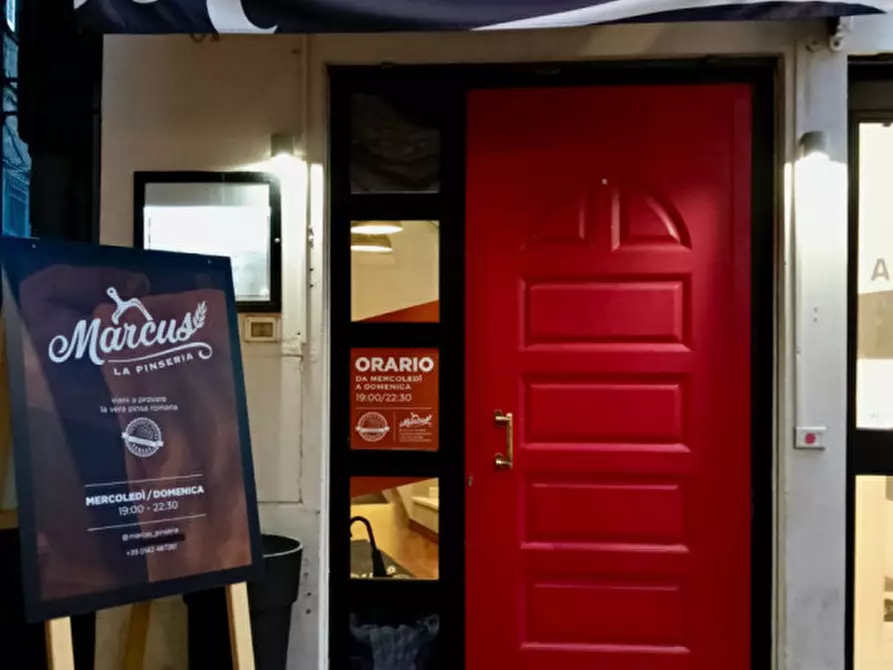 Immagine 1 di Attività commerciale in vendita  in Piazza Santo Stefano 7/a a Casale Monferrato