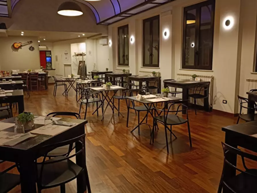 Immagine 6 di Attività commerciale in vendita  in Piazza Santo Stefano 7/a a Casale Monferrato