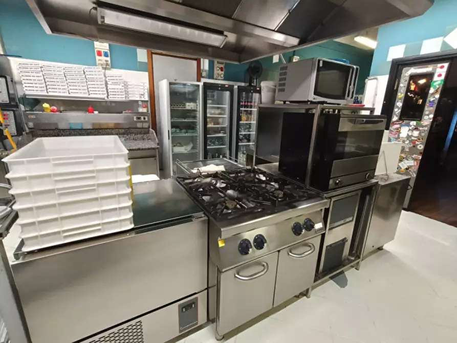 Immagine 10 di Attività commerciale in vendita  in Piazza Santo Stefano 7/a a Casale Monferrato