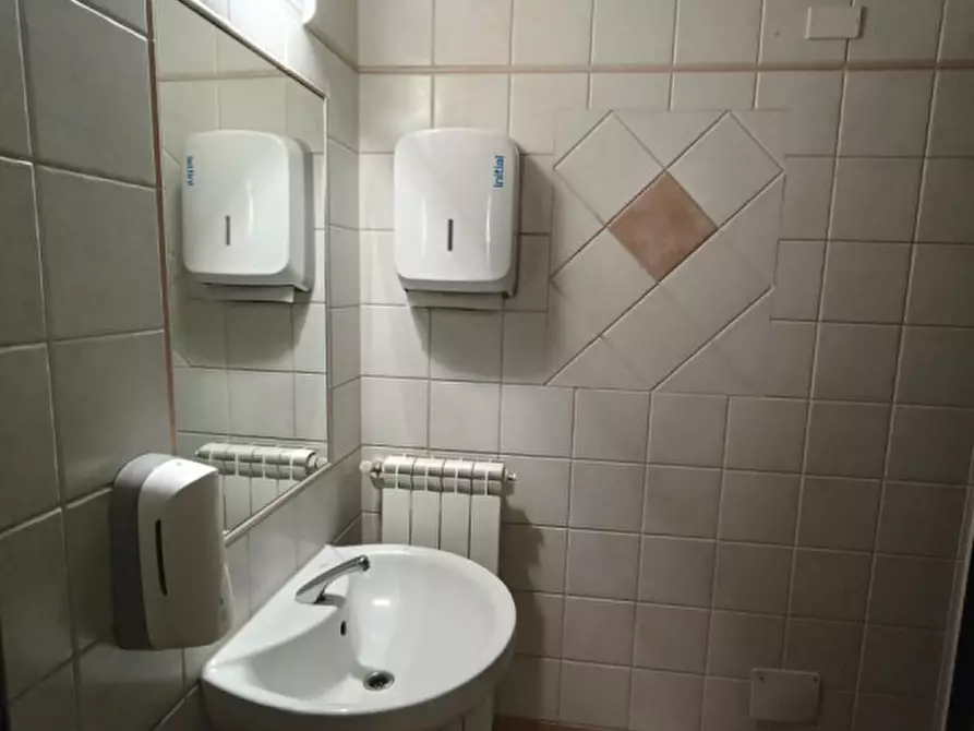 Immagine 13 di Attività commerciale in vendita  in Piazza Santo Stefano 7/a a Casale Monferrato