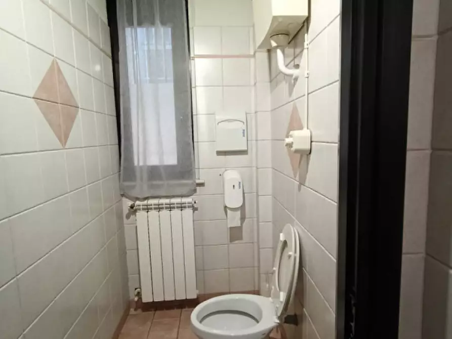 Immagine 15 di Attività commerciale in vendita  in Piazza Santo Stefano 7/a a Casale Monferrato