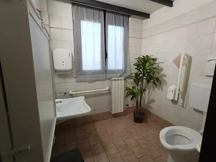 Immagine 17 di Attività commerciale in vendita  in Piazza Santo Stefano 7/a a Casale Monferrato