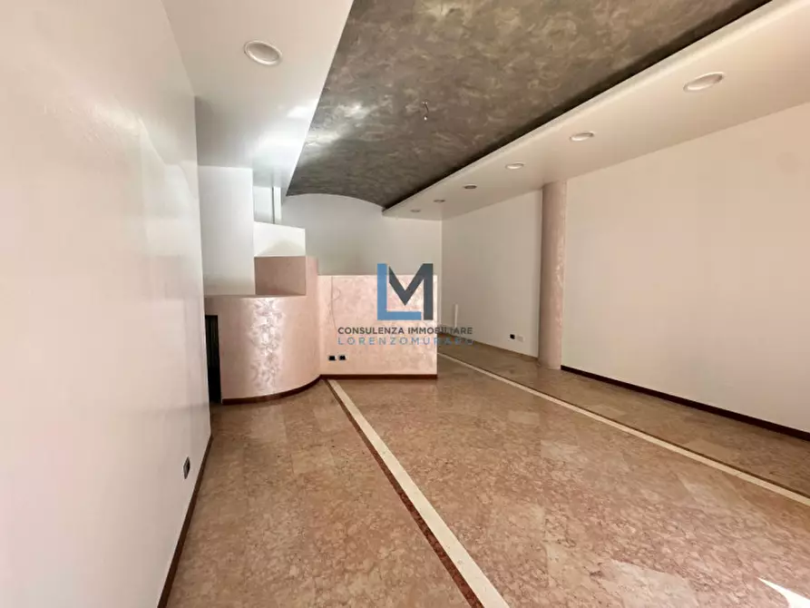 Immagine 3 di Negozio in affitto  a Montebelluna