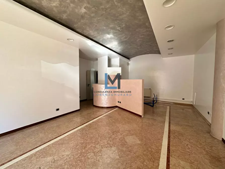 Immagine 4 di Negozio in affitto  a Montebelluna