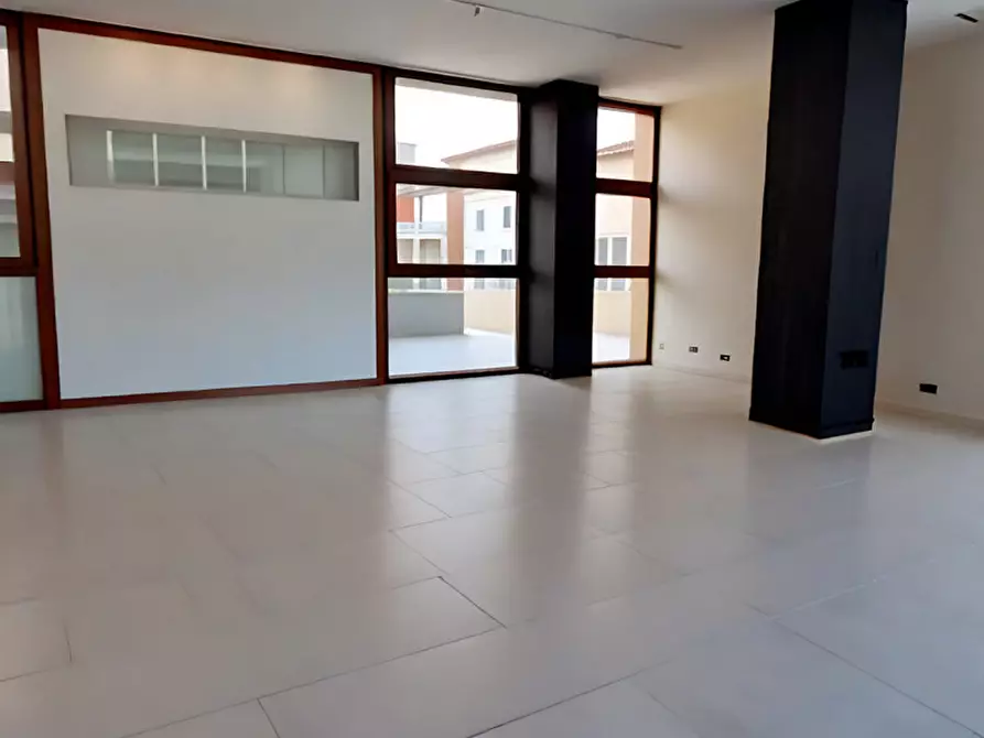 Immagine 1 di Ufficio in affitto  in Piazza Aldo Moro a Montebelluna