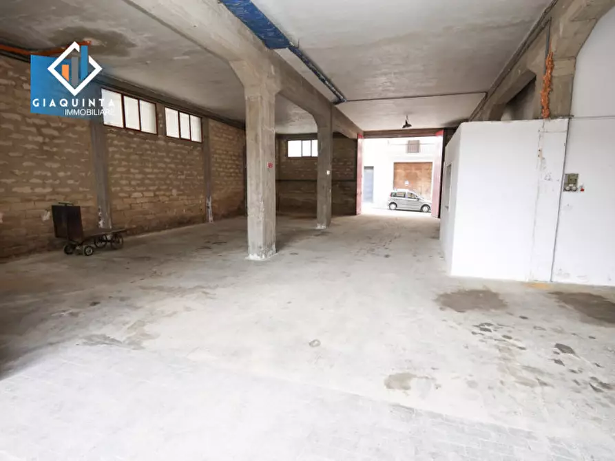 Immagine 4 di Magazzino in vendita  in Via Teocrito SNC a Palagonia