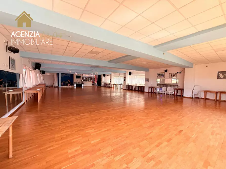 Immagine 4 di Attività commerciale in vendita  in Via del Divino Amore a Marino