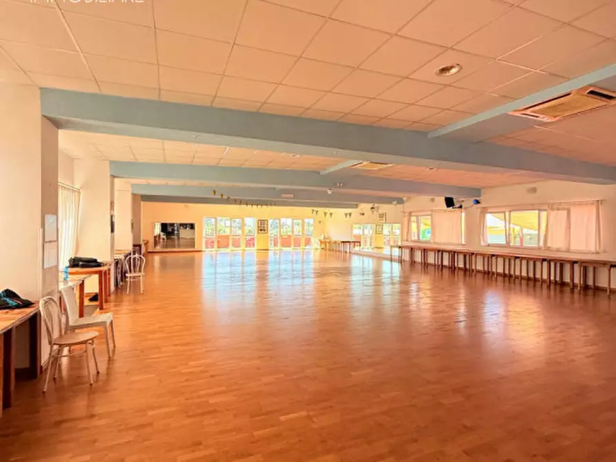 Immagine 5 di Attività commerciale in vendita  in Via del Divino Amore a Marino