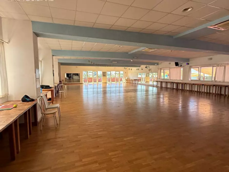 Immagine 14 di Attività commerciale in vendita  in Via del Divino Amore a Marino