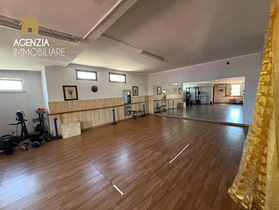 Immagine 15 di Attività commerciale in vendita  in Via del Divino Amore a Marino