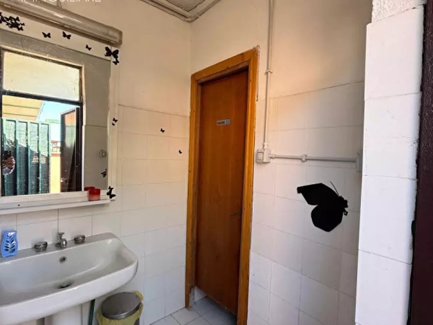 Immagine 31 di Attività commerciale in vendita  in Via del Divino Amore a Marino