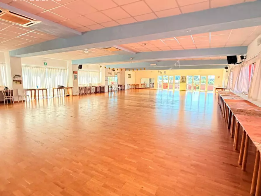 Immagine 40 di Attività commerciale in vendita  in Via del Divino Amore a Marino