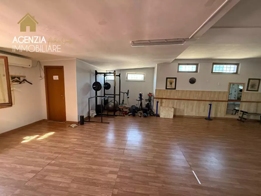 Immagine 42 di Attività commerciale in vendita  in Via del Divino Amore a Marino