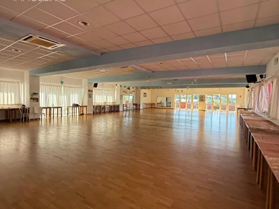 Immagine 43 di Attività commerciale in vendita  in Via del Divino Amore a Marino