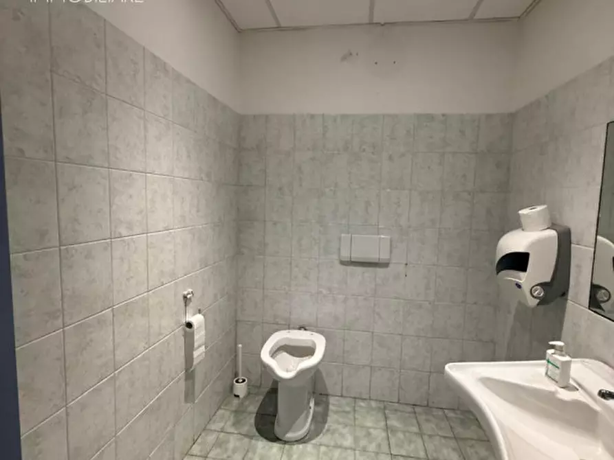 Immagine 47 di Attività commerciale in vendita  in Via del Divino Amore a Marino