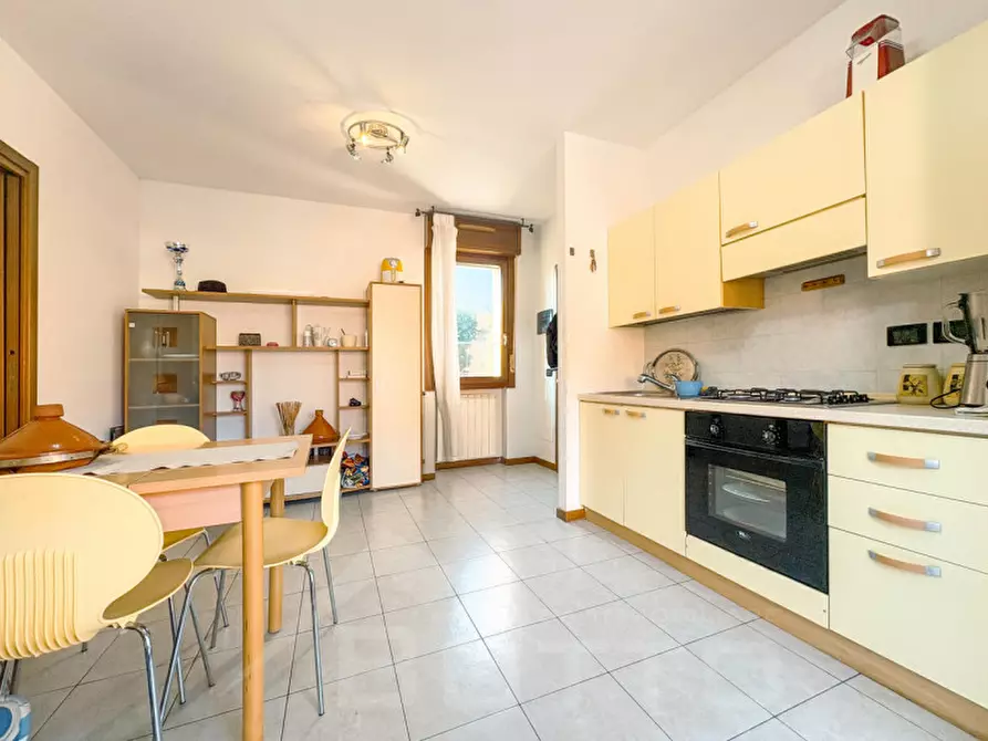 Immagine 3 di Appartamento in vendita  in via pio x 9 a Borgomanero