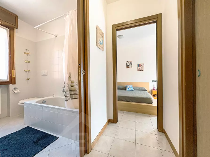 Immagine 6 di Appartamento in vendita  in via pio x 9 a Borgomanero