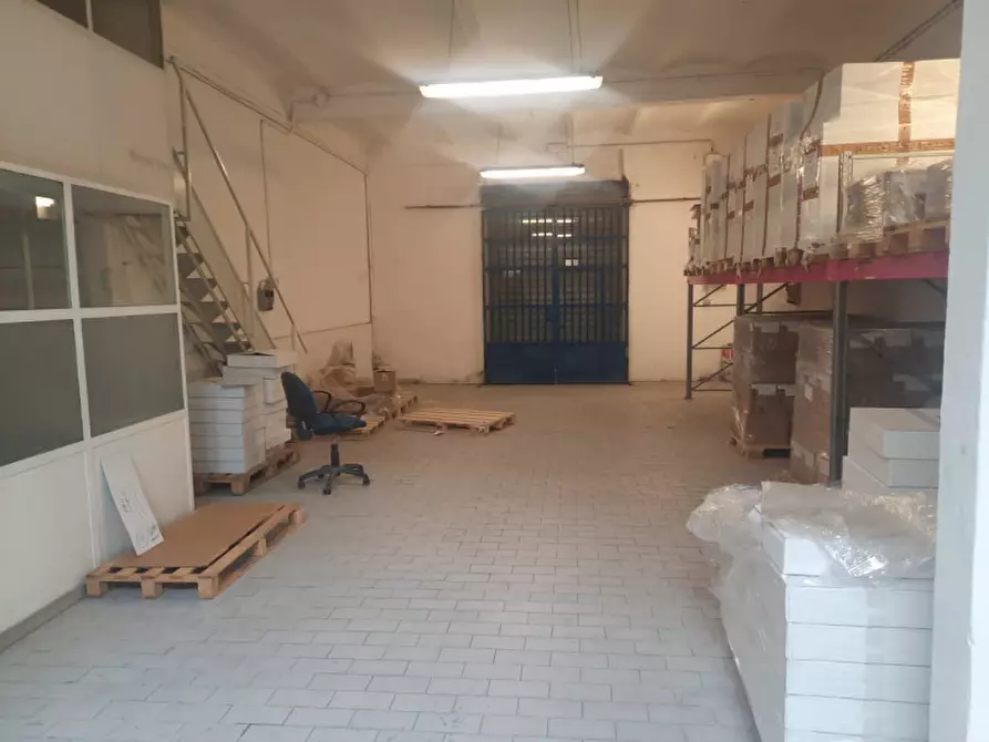 Immagine 7 di Laboratorio in affitto  in VIA GIULIANI 60 a Firenze