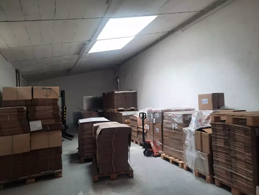 Immagine 10 di Laboratorio in affitto  in VIA GIULIANI 60 a Firenze