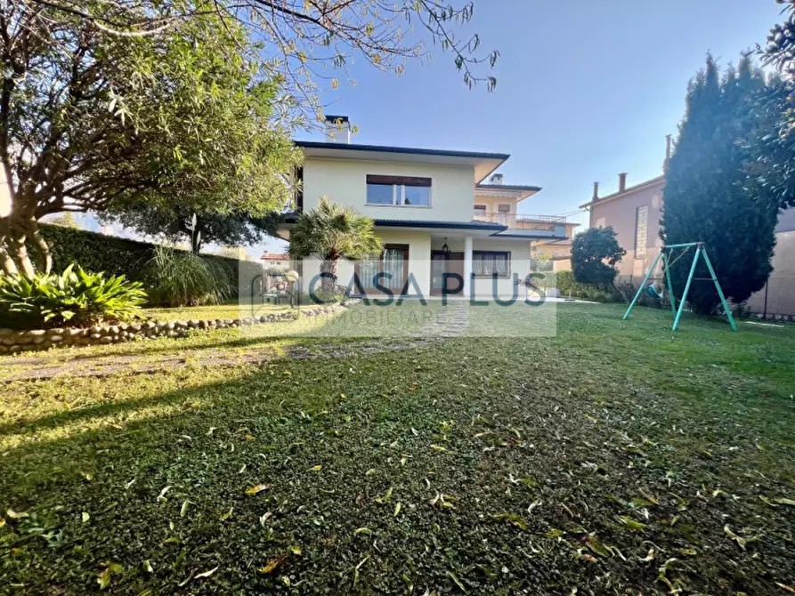 Immagine 1 di Casa bifamiliare in vendita  in via Monte Cengio a Bassano Del Grappa