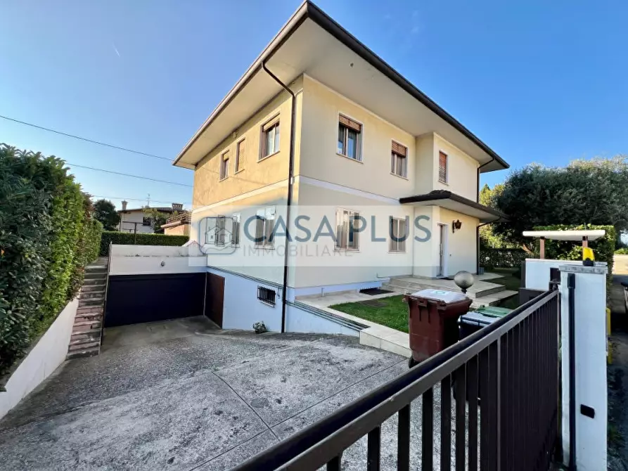 Immagine 7 di Casa bifamiliare in vendita  in via Monte Cengio a Bassano Del Grappa