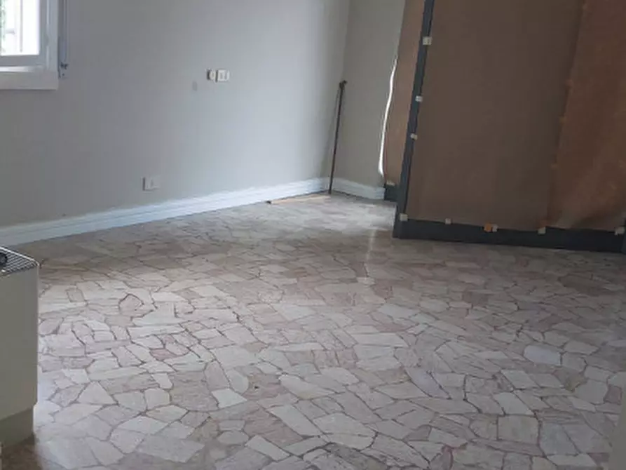 Immagine 11 di Attività commerciale in affitto  in Piazza G. da Schio a Longare