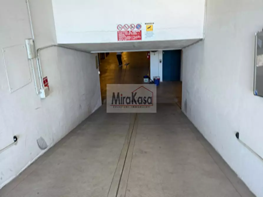 Immagine 2 di Cantina in vendita  in Viale roma 15E a Cervia